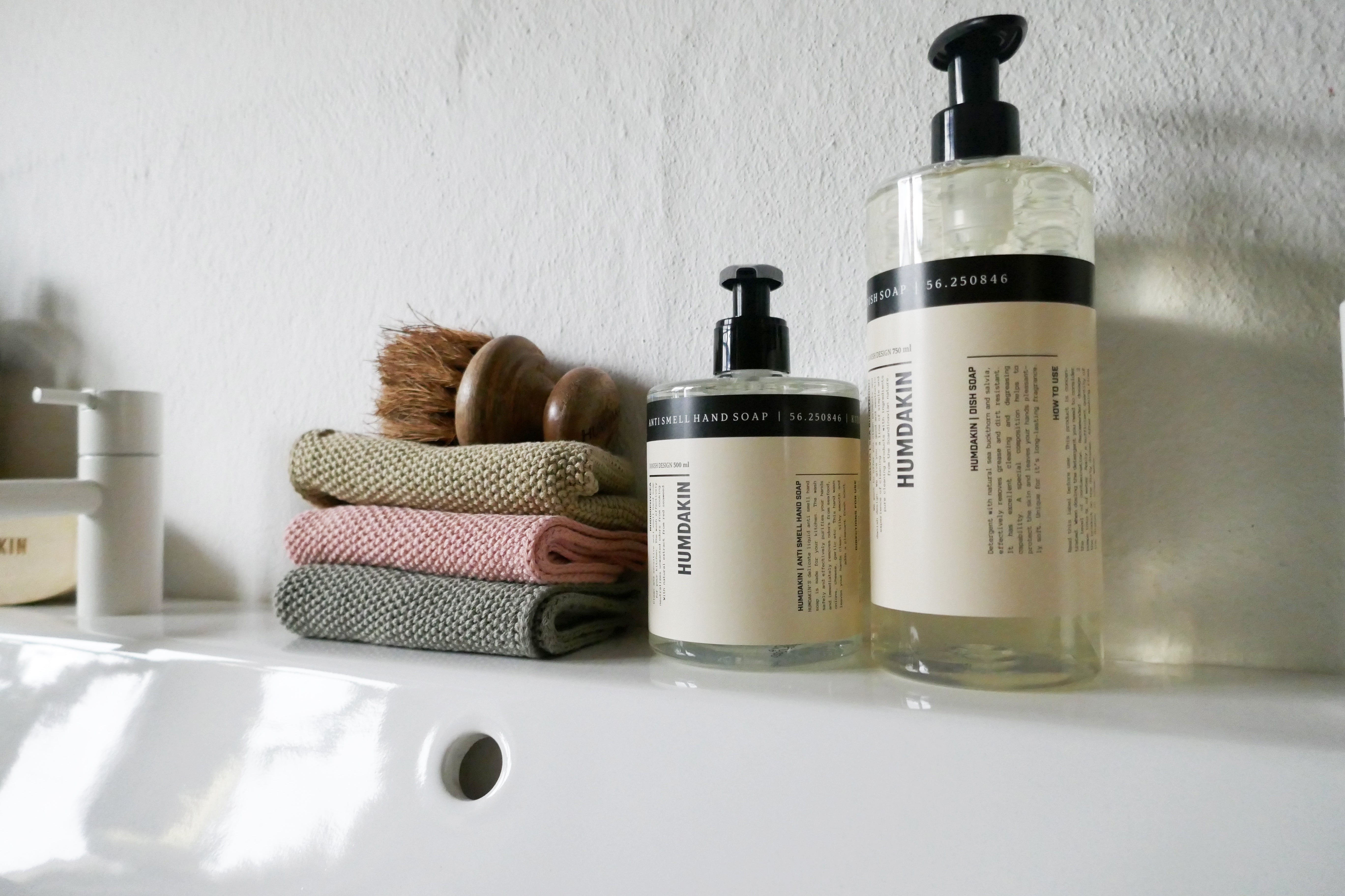 Sustainable cleaning and household products: Wooden brushes