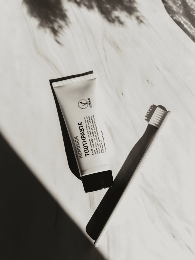 HUMDAKIN Toothpaste - vegan and flouride free. Accessories